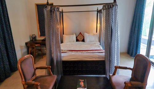 Honeymoon Suite