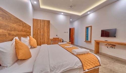 Deluxe Double Room, Patio, Garden View