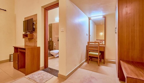 Deluxe Double Room, 1 Queen Bed, Patio, Courtyard View