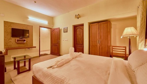 Premium Double Room, 1 Queen Bed, Balcony, Garden View