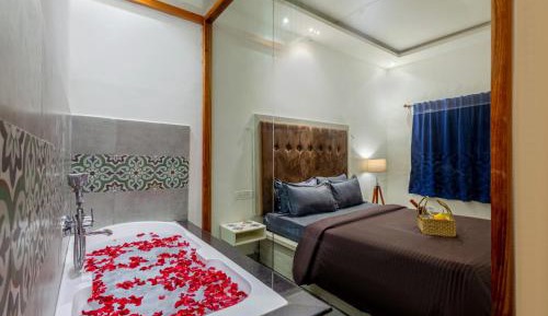 Deluxe Suite with Spa Bath