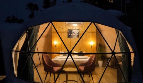 Deluxe Double Room (2 Adults + 1 Child)