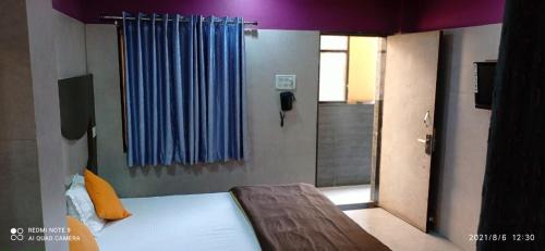 Deluxe Double Room (2 Adults + 1 Child)