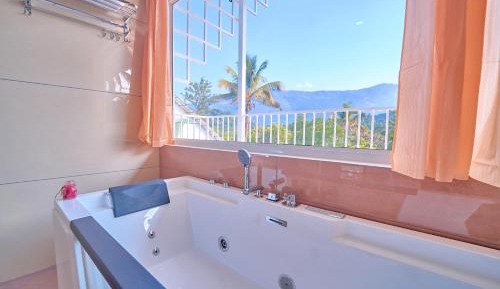 Jacuzzi Suite