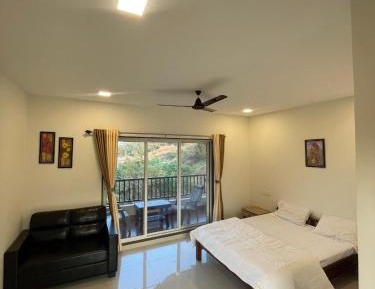 Deluxe Double Room (2 Adults + 1 Child)