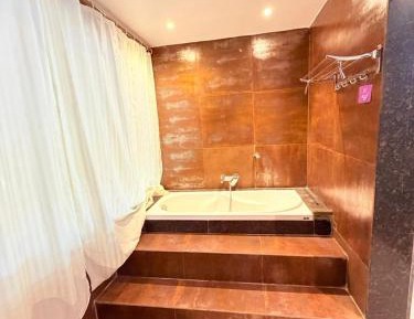 Suite with Hot Tub