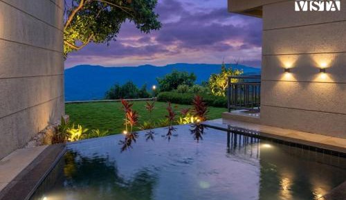 Emperior Suite w/ Private Pool & Jacuzzi