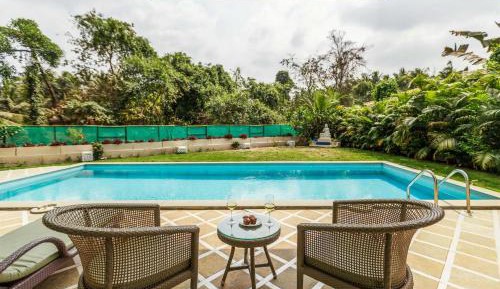 Villa with Garden View