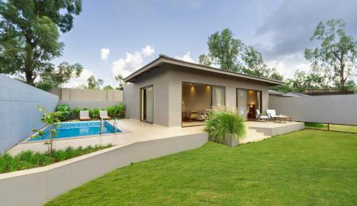 Amora Valley View Cottage with Swimming Pool