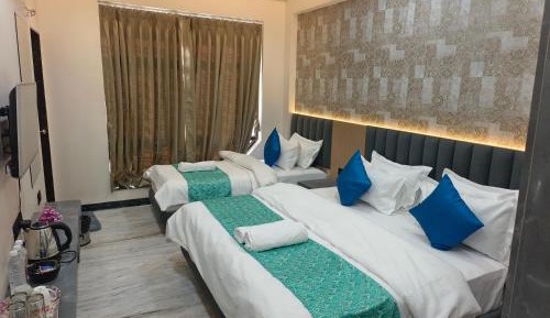 Deluxe Triple Room Newly Renovated- - Free pick and drop to Shirdi Railway Station