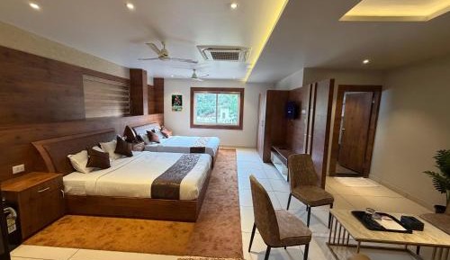 Deluxe Double Room (2 Adults + 1 Child)