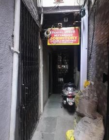 Single Bed in Male Dormitory Room with Shared Bathroom