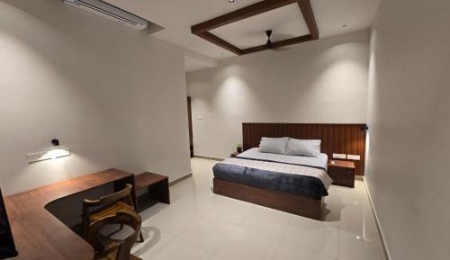Deluxe Double Room (2 Adults + 1 Child)