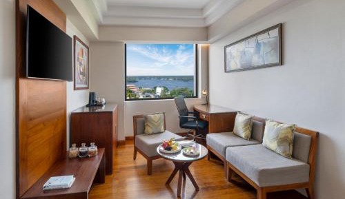 Suite with Lake View