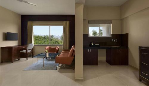 Hazel King Suite