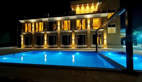 Suite with Pool View