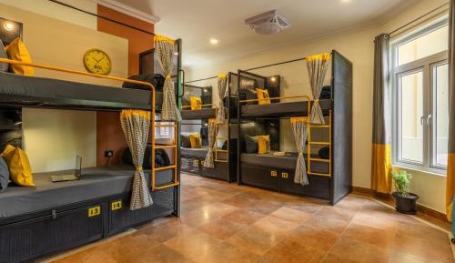 Bed in 8 Bed Mixed Dormitory with Balcony and Garden View