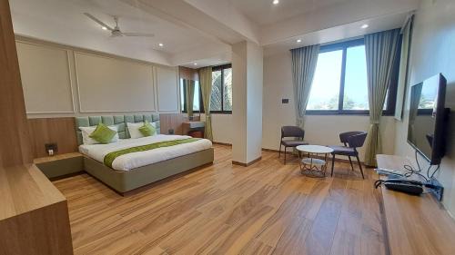 Suite with City View