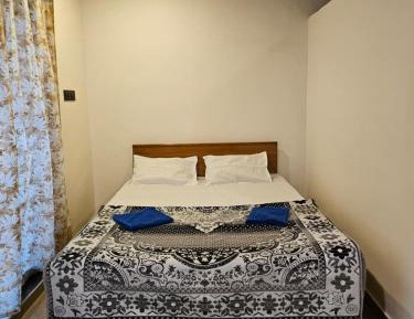 Three-Bedroom Apartment with Mountain View