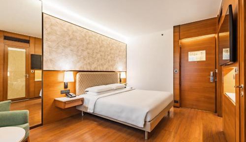 Club King Room