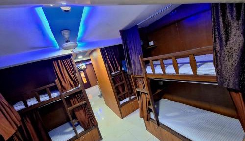 Single Bed in Male Dormitory Room with Shared Bathroom