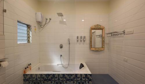 Deluxe Double Room with Bath