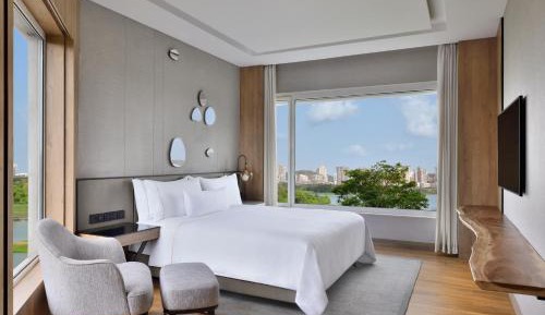 Suite Room, 1 King, Lake view