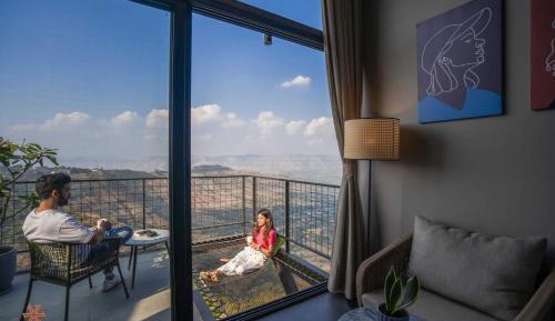 Superior Deluxe Room (with suspended balcony hammock and valley-view)