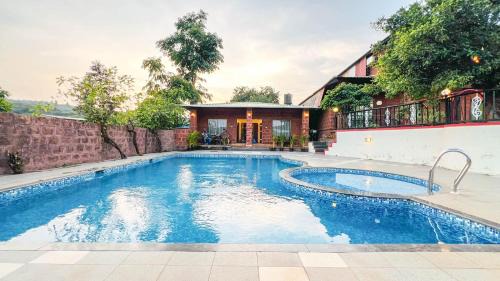 Bungalow with Garden View