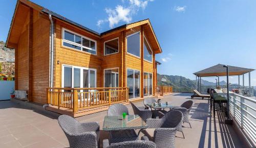 Flora - 4 Bedroom Sky Terrace Chalet With Private Gazebo
