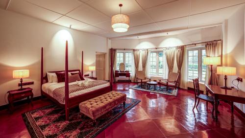Heritage Bungalow room - Visit to the tea factory for 2 hrs included