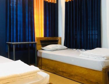 Single Bed in Mixed Dormitory Room