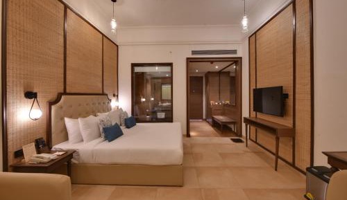 Winter Green Premium King Room with Sofa Bed and Balcony