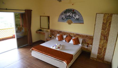 Suite with Mountain View