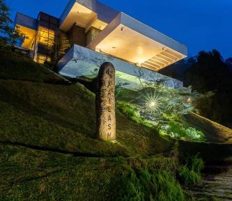 Villa with Garden View