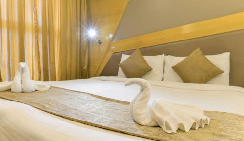 Deluxe Double or Twin Room with Airport Transfers