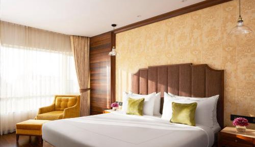 SeleQtions Suite Sea View King Bed with one way airport transfer