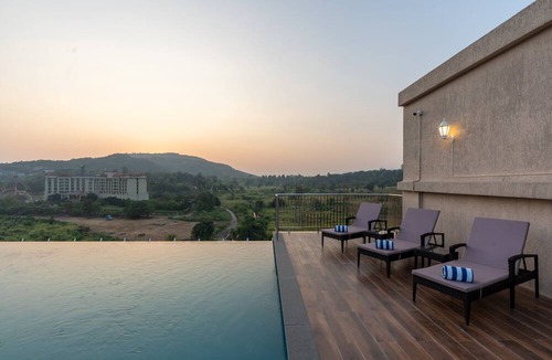 Khalapur Hotel | Mastiff Grand The Sia Palace Suites & Banquets, Khopoli (Nr. Imagica)