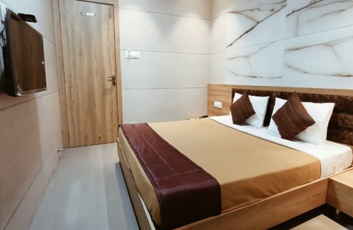 Bandra East Hotel | Hotel Prasad NX
