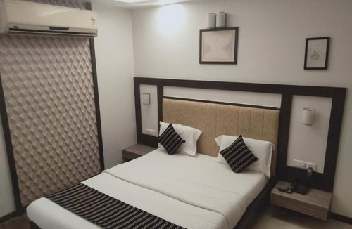 Ahmednagar Hotel | Hotel Udayanraje Palace