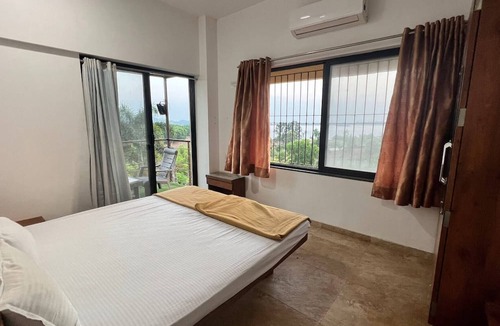Khodala Villa | Stunning Views Rooftop Pool Lakefront Home