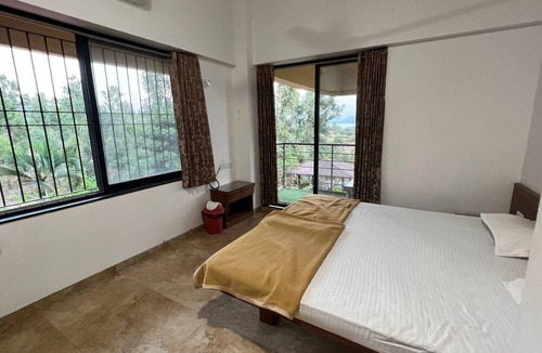 Khodala Villa | Stunning Views Rooftop Pool Lakefront Home