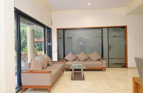 Pardi Hotel | Dadra Resort