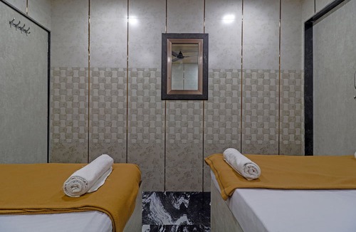 Dadar East Hotel | Capital Guest House