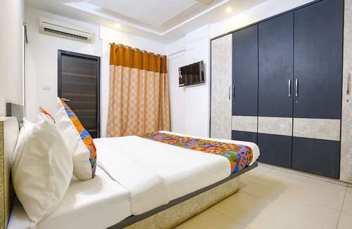 Mira Bhayandar Hotel | FabHotel Shree Balaji NX Banquets & Apartment