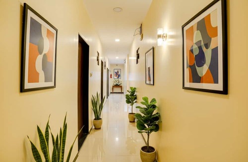 Vile Parle East Hotel | FabHotel Prakash Inn - T2 - Chhatrapati Shivaji Airpor
