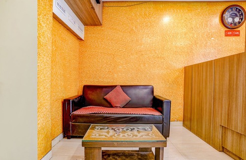 Vile Parle East Hotel | FabHotel Prakash Inn - T2 - Chhatrapati Shivaji Airpor