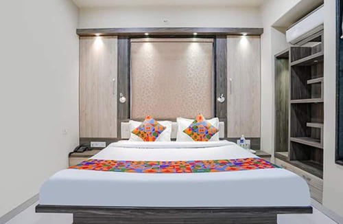 Pimpri Colony Hotel | Fabhotel Rudra Residency