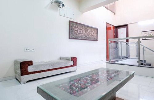 Pimpri Colony Hotel | Fabhotel Rudra Residency