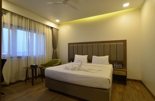 Dhule Hotel | Hotel Jhankar Palace